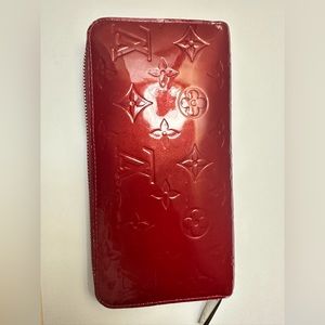 Authentic Louis Vuitton vernis zippy wallet